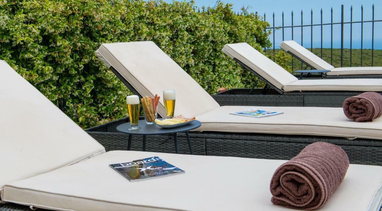 Villa Olympia Vip Dhráfi Exteriör bild
